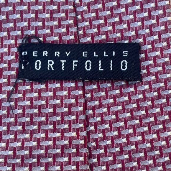 💕2/$30💕Perry Ellis Portfolio 100% Silk Red/Silver/Cream Rectangle PatternTie - Picture 4 of 8